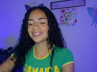 CassandraAndrews's Live Sex Cam Show