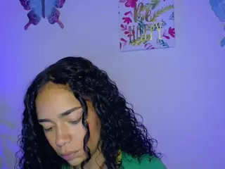 CassandraAndrews's Live Sex Cam Show