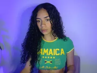 CassandraAndrews's Live Sex Cam Show