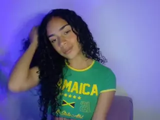 CassandraAndrews's Live Sex Cam Show