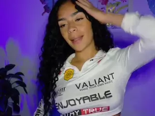 CassandraAndrews's Live Sex Cam Show