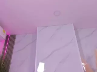 Chlooee's Live Sex Cam Show
