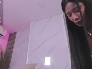 Chlooee's Live Sex Cam Show