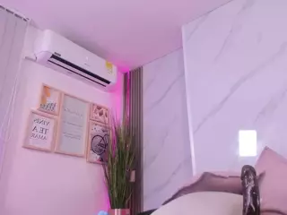 Chlooee's Live Sex Cam Show