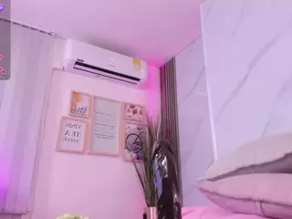 Chlooee's Live Sex Cam Show