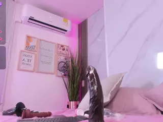 Chlooee's Live Sex Cam Show