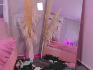 Chlooee's Live Sex Cam Show