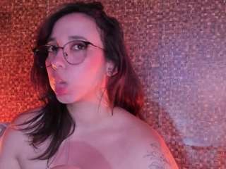 Live cam show with Apartment 28