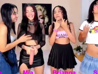 Cloe-World1's Live Sex Cam Show
