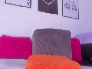 cloe-25's Live Sex Cam Show