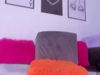 cloe-25's Live Sex Cam Show