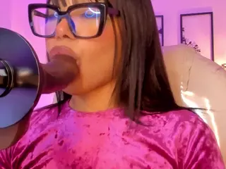 Oliviaa's Live Sex Cam Show