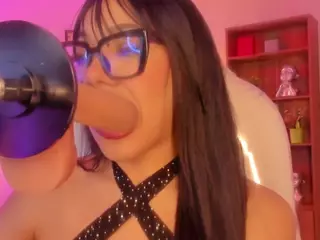 Oliviaa's Live Sex Cam Show