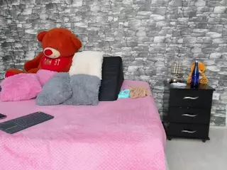Heidy Wills's Live Sex Cam Show