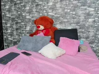 Heidy Wills's Live Sex Cam Show