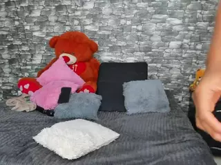 Heidy Wills's Live Sex Cam Show