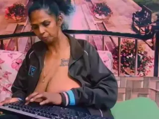 IndianVa's Live Sex Cam Show