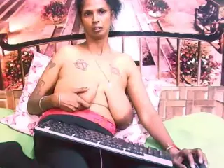 IndianVa's Live Sex Cam Show