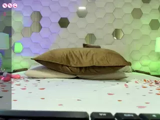 XLindaMilfX's Live Sex Cam Show