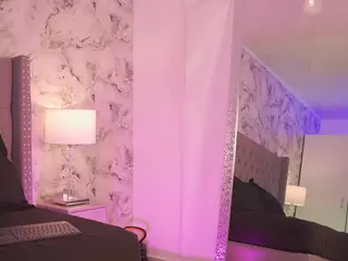 charlotte-harris's Live Sex Cam Show