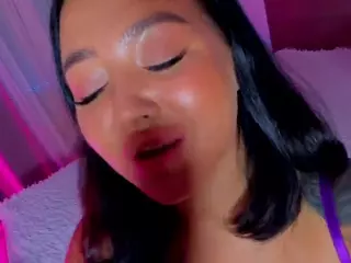KylieLips's Live Sex Cam Show