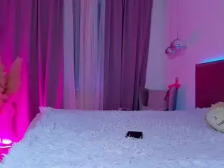 KylieLips's Live Sex Cam Show