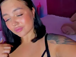 KylieLips's Live Sex Cam Show