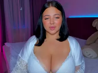 KylieLips's Live Sex Cam Show