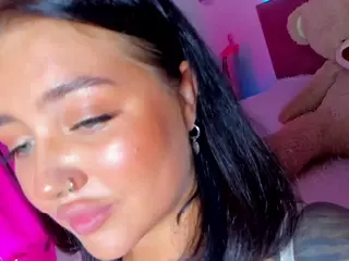 KylieLips's Live Sex Cam Show