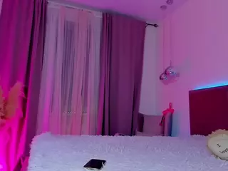KylieLips's Live Sex Cam Show