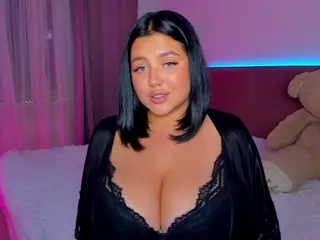 KylieLips's Live Sex Cam Show