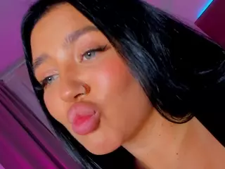 KylieLips's Live Sex Cam Show