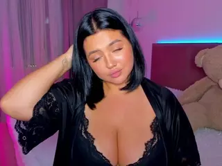 KylieLips's Live Sex Cam Show
