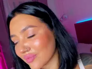 KylieLips's Live Sex Cam Show