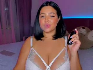 KylieLips's Live Sex Cam Show