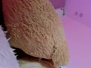 KylieLips's Live Sex Cam Show
