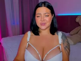 KylieLips's Live Sex Cam Show