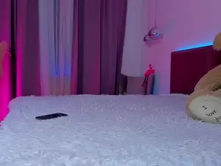 KylieLips's Live Sex Cam Show