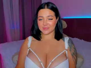 KylieLips's Live Sex Cam Show