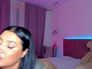 KylieLips's Live Sex Cam Show