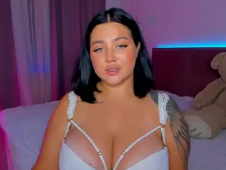 KylieLips's Live Sex Cam Show