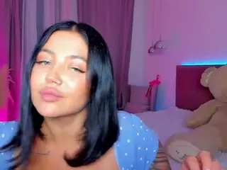 KylieLips's Live Sex Cam Show