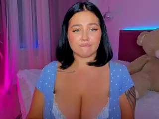 KylieLips's Live Sex Cam Show