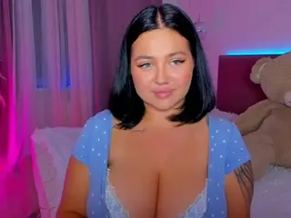 KylieLips's Live Sex Cam Show