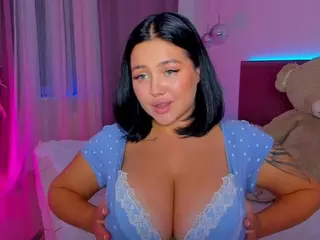 KylieLips's Live Sex Cam Show