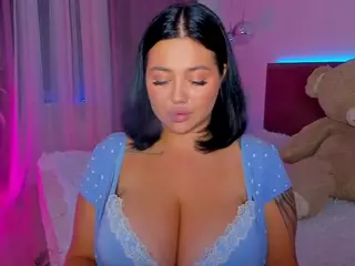 KylieLips's Live Sex Cam Show