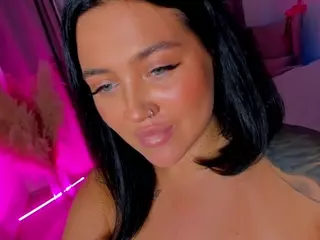 KylieLips's Live Sex Cam Show