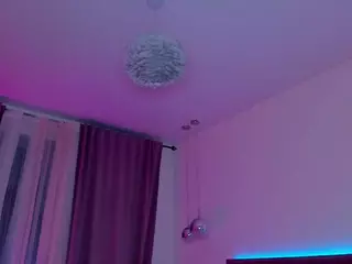 KylieLips's Live Sex Cam Show