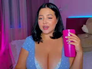 KylieLips's Live Sex Cam Show