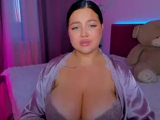 KylieLips's Live Sex Cam Show